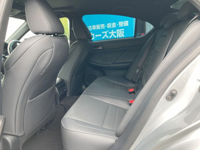 TOYOTA LEXUS IS350 2020 Image 31