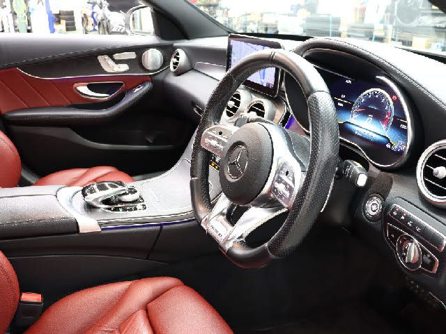 MERCEDES BENZ MERCEDES AMG C CLASS 2018 Image 31