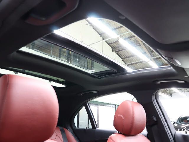 MERCEDES BENZ MERCEDES AMG C CLASS 2018 Image 31