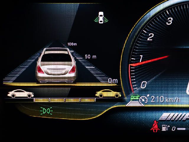 MERCEDES BENZ MERCEDES AMG C CLASS 2018 Image 31