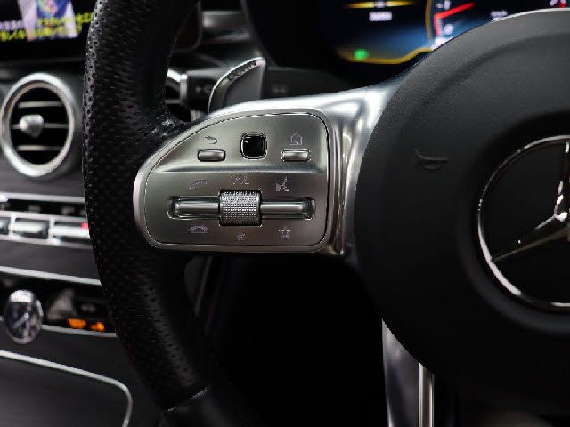 MERCEDES BENZ MERCEDES AMG C CLASS 2018 Image 31