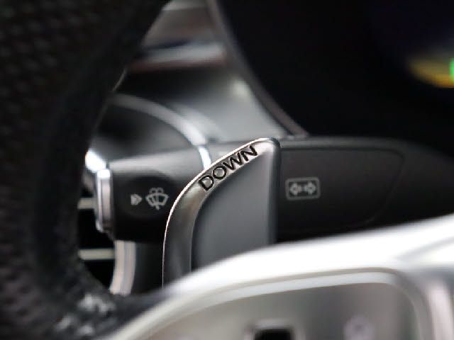 MERCEDES BENZ MERCEDES AMG C CLASS 2018 Image 31