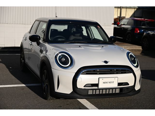 BMW MINI COOPER D 5DOOR 2023 Image 31