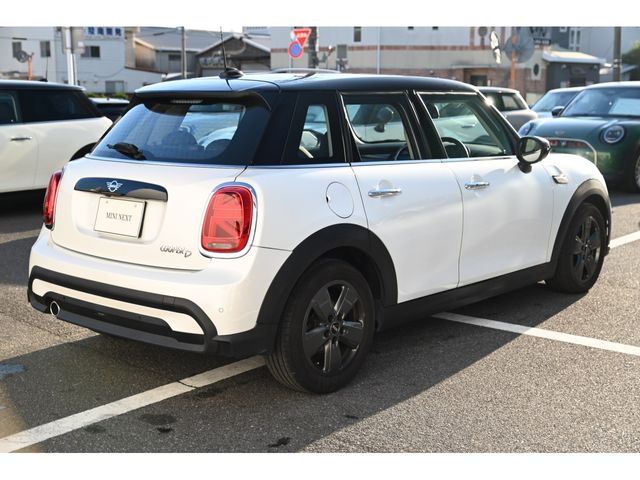 BMW MINI COOPER D 5DOOR 2023 Image 31