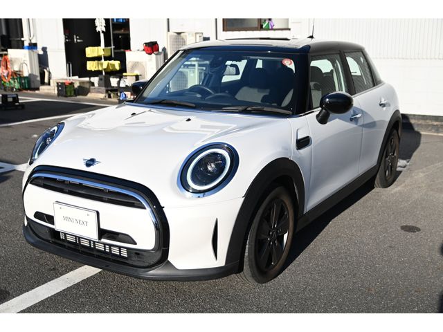 BMW MINI COOPER D 5DOOR 2023 Image 31