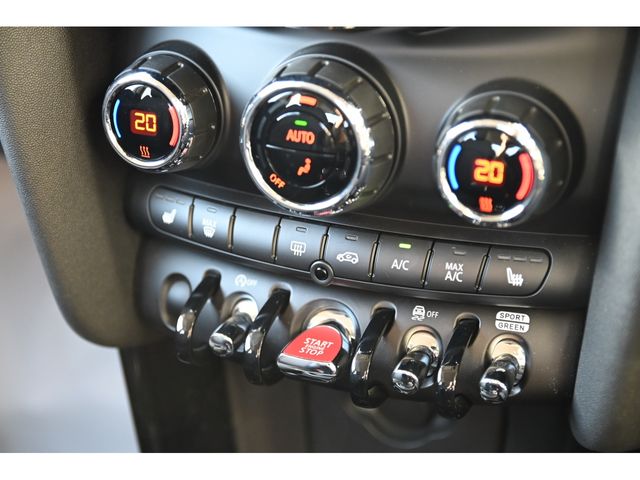 BMW MINI COOPER D 5DOOR 2023 Image 31