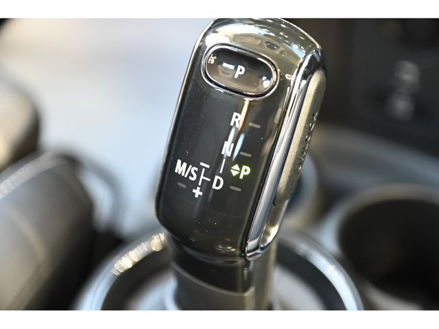 BMW MINI COOPER D 5DOOR 2023 Image 31