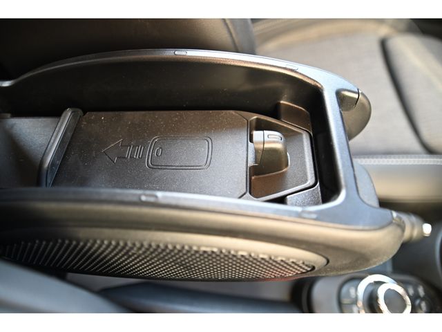 BMW MINI COOPER D 5DOOR 2023 Image 31