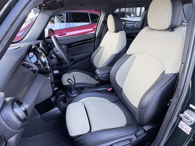 BMW MINI COOPER 5DOOR 2023 Image 31