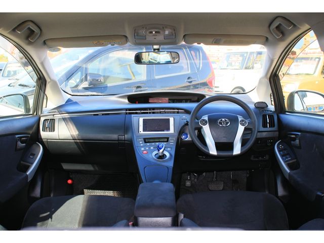 TOYOTA PRIUS 2012 Image 31