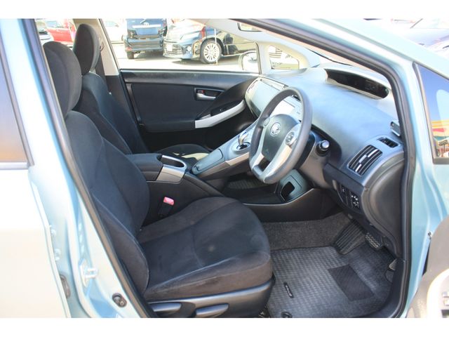 TOYOTA PRIUS 2012 Image 31