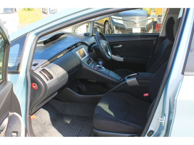 TOYOTA PRIUS 2012 Image 31