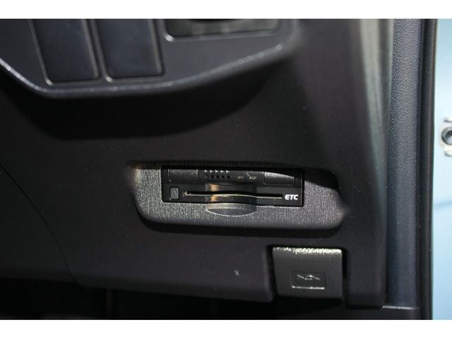 TOYOTA PRIUS 2012 Image 31