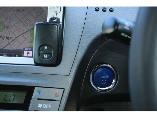 TOYOTA PRIUS 2012 Image 31