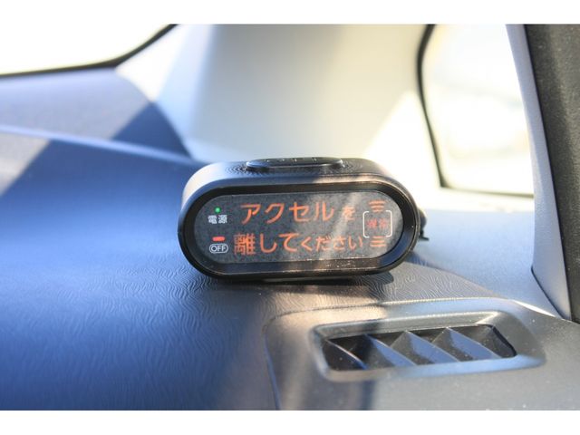 TOYOTA PRIUS 2012 Image 31