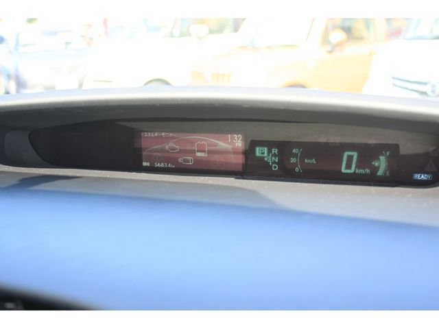 TOYOTA PRIUS 2012 Image 31