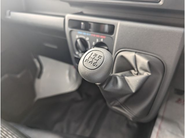 DAIHATSU HIJET CARGO 4WD 2024 Image 31