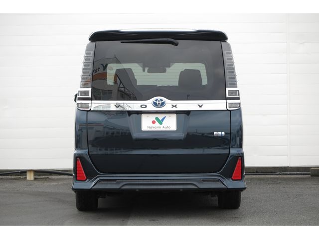 TOYOTA VOXY HYBRID 2017 Image 31
