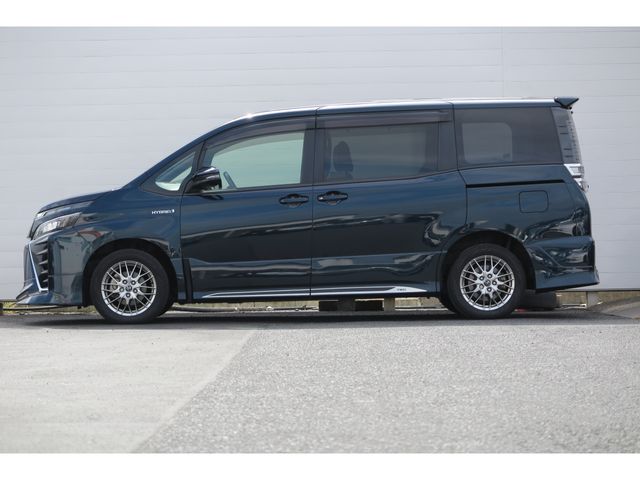 TOYOTA VOXY HYBRID 2017 Image 31