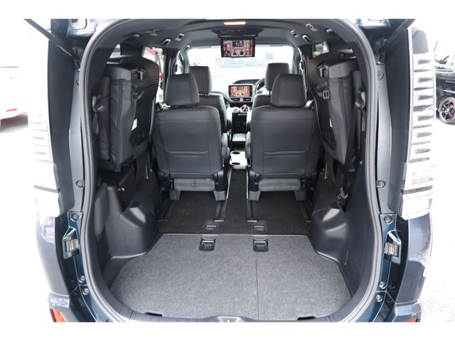 TOYOTA VOXY HYBRID 2017 Image 31