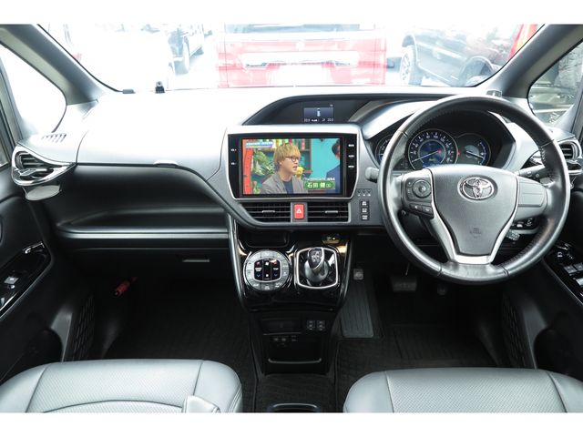 TOYOTA VOXY HYBRID 2017 Image 31