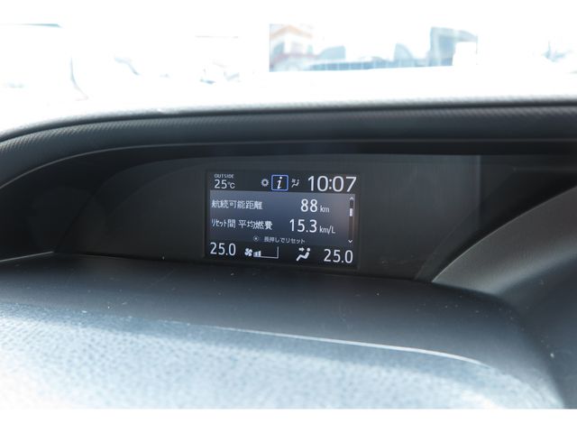 TOYOTA VOXY HYBRID 2017 Image 31