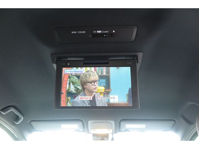 TOYOTA VOXY HYBRID 2017 Image 31