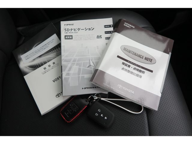 TOYOTA VOXY HYBRID 2017 Image 31