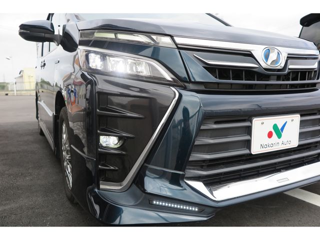 TOYOTA VOXY HYBRID 2017 Image 31