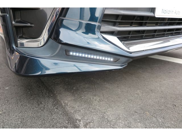 TOYOTA VOXY HYBRID 2017 Image 31