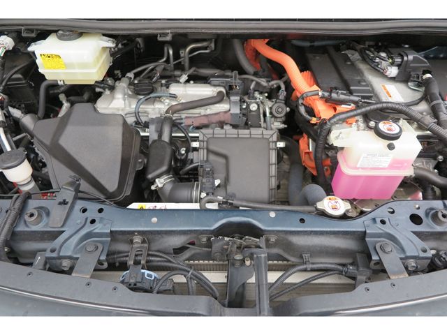 TOYOTA VOXY HYBRID 2017 Image 31