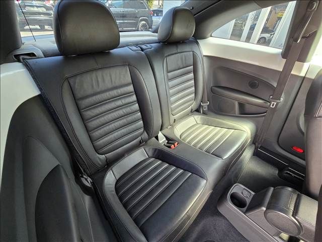 VOLKSWAGEN THE BEETL 2012 Image 31