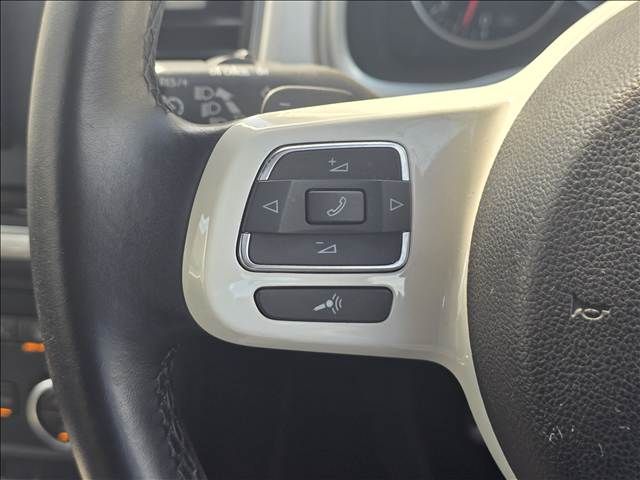 VOLKSWAGEN THE BEETL 2012 Image 31