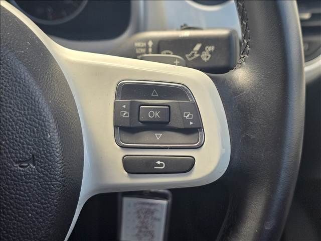 VOLKSWAGEN THE BEETL 2012 Image 31