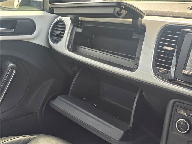 VOLKSWAGEN THE BEETL 2012 Image 31