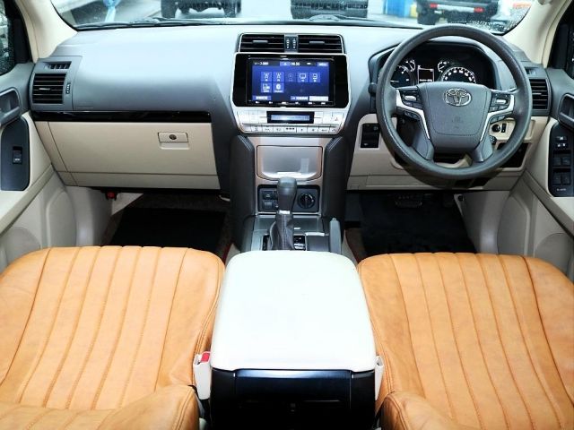 TOYOTA LANDCRUISER PRADO 2019 Image 31