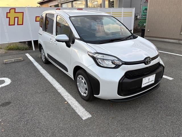 TOYOTA SIENTA HYBRID 2024 Image 31
