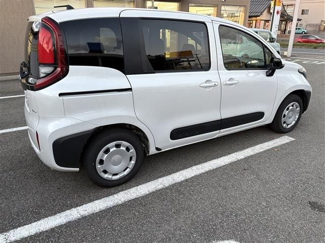 TOYOTA SIENTA HYBRID 2024 Image 31