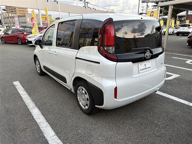 TOYOTA SIENTA HYBRID 2024 Image 31