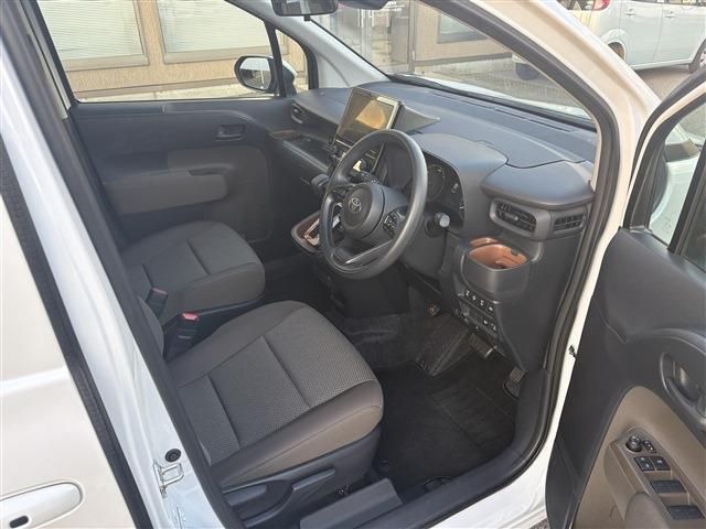 TOYOTA SIENTA HYBRID 2024 Image 31