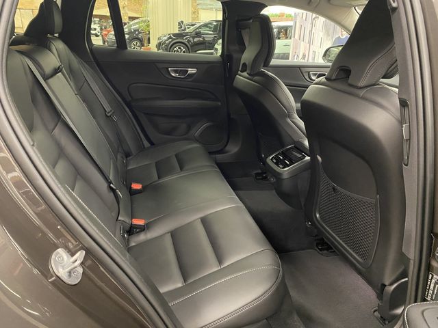 VOLVO V60 CROSS COUN 2024 Image 31