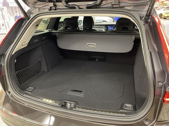 VOLVO V60 CROSS COUN 2024 Image 31
