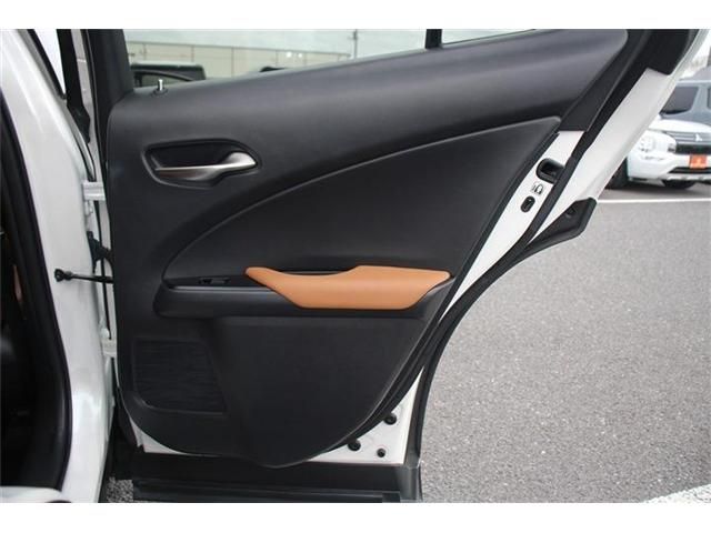 TOYOTA LEXUS UX250H 2018 Image 31