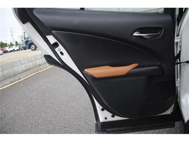 TOYOTA LEXUS UX250H 2018 Image 31