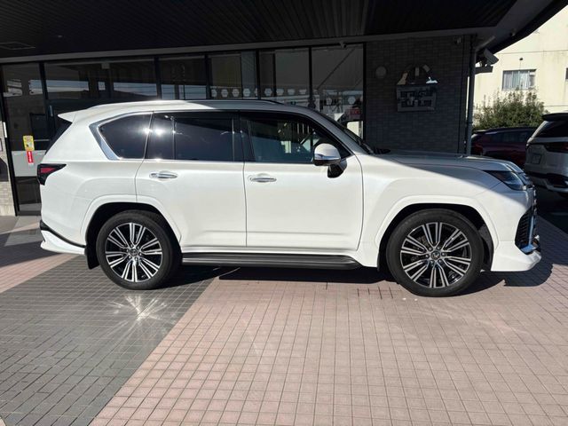 TOYOTA LEXUS LX600 2023 Image 31