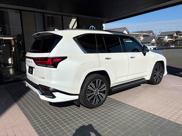 TOYOTA LEXUS LX600 2023 Image 31