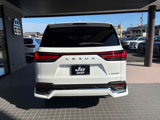 TOYOTA LEXUS LX600 2023 Image 31