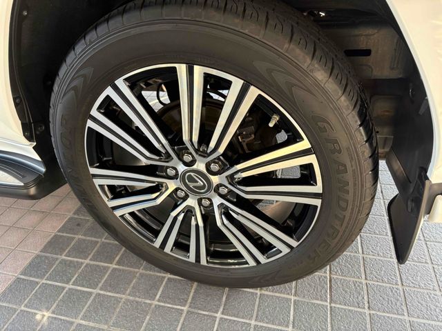 TOYOTA LEXUS LX600 2023 Image 31