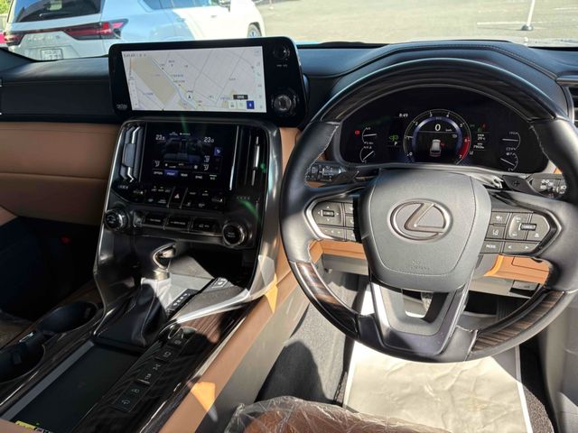 TOYOTA LEXUS LX600 2023 Image 31