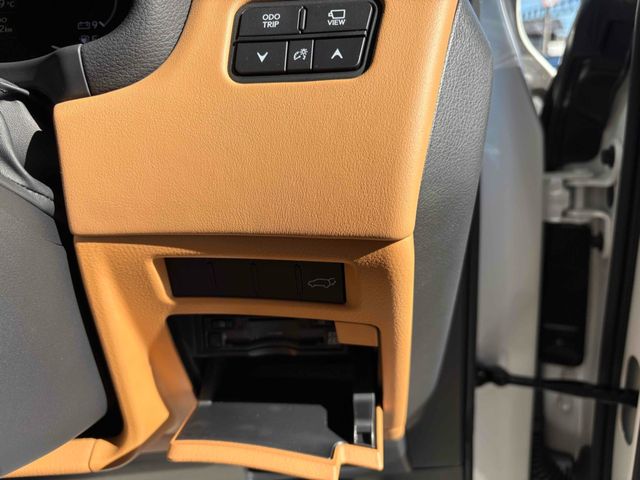 TOYOTA LEXUS LX600 2023 Image 31